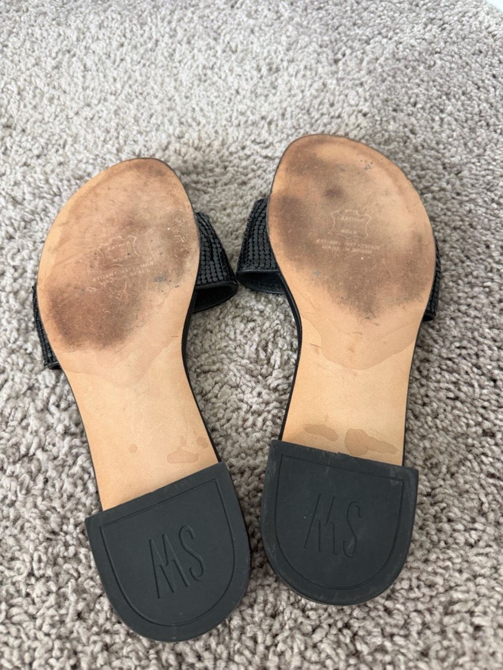 Stuart Weitzman crystal-embellished flat thong sandals in black leather. - Picture 4 of 6